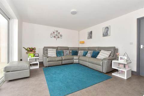8 Lauriston Close, Ramsgate, CT11 0LZ