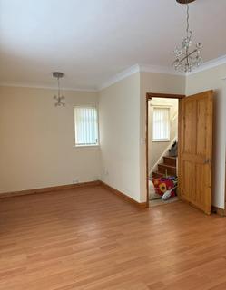 3 bedroom semi-detached house to rent, Warstock Road, Warstock