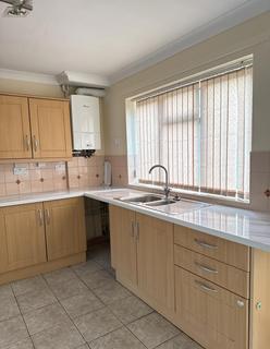 3 bedroom semi-detached house to rent, Warstock Road, Warstock