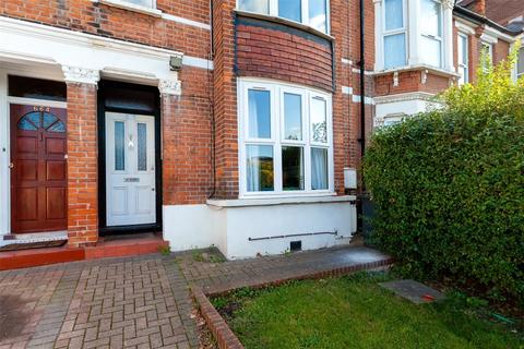 3 bedroom flat to rent, Forest Road, Walthamstow, E17