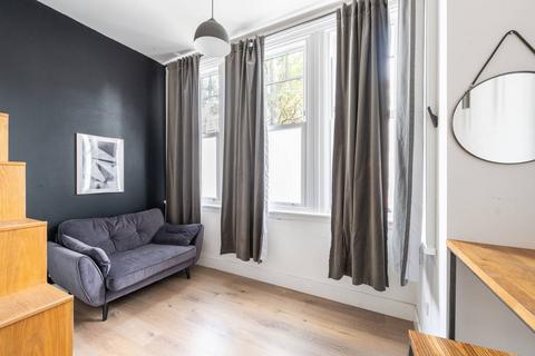 Studio to rent, Cautley Avenue, Abbeville Village, London, SW4