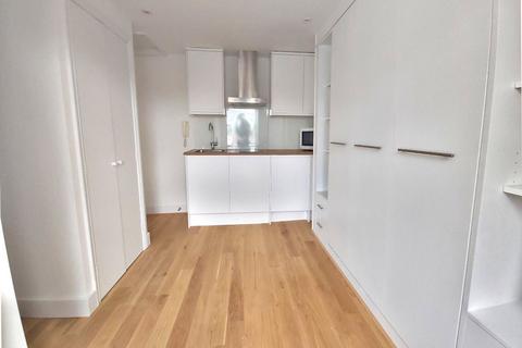 Studio to rent, Coleherne Road, London, SW10