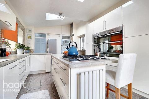 128 Ambleside, Birmingham, B32 3HY