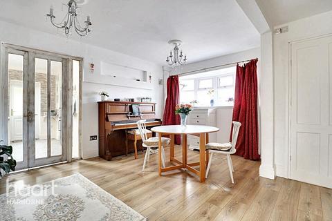 128 Ambleside, Birmingham, B32 3HY