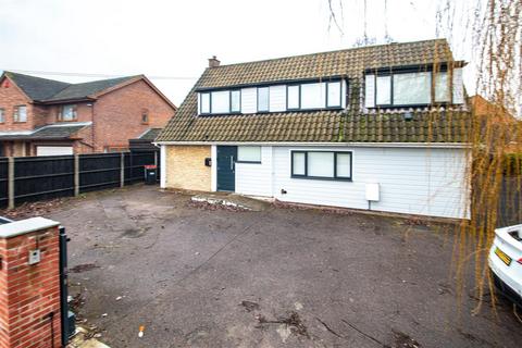 4 bedroom detached house to rent, Drayton Road, Bletchley, Milton Keynes