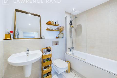 1 bedroom flat for sale, Perkins Gardens, Ickenham, Uxbridge, Middlesex, UB10