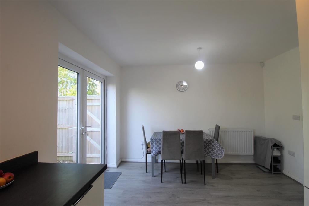Kitchen a.jpg