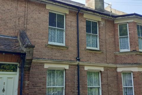 3 bedroom flat to rent, Croft Road, Hastings, TN34