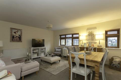 2 bedroom flat for sale, Otley Road, Guiseley LS20