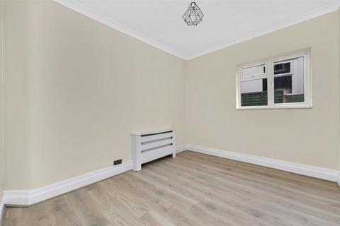 3 bedroom flat for sale, Roundwood Road, London NW10