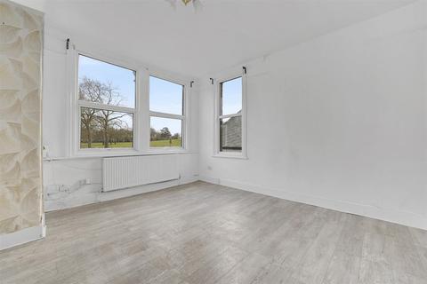 3 bedroom flat for sale, Roundwood Road, London NW10