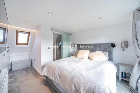 4 bedroom end of terrace house for sale, Lindal Crescent, Enfield