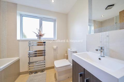 4 bedroom end of terrace house for sale, Lindal Crescent, Enfield