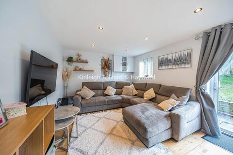 4 bedroom end of terrace house for sale, Lindal Crescent, Enfield