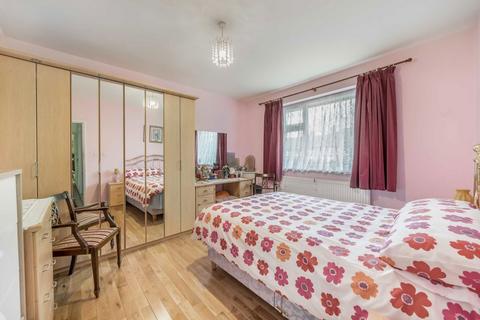 3 bedroom maisonette for sale, Page Street, London NW7