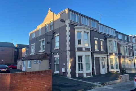 2 bedroom flat to rent, Whitley Bay NE26