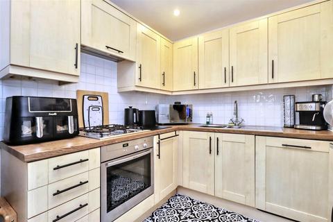 2 bedroom apartment for sale, Modern living in a central Clevedon location