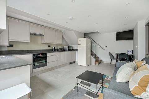 4 bedroom detached house to rent, Friars Mead, London, E14