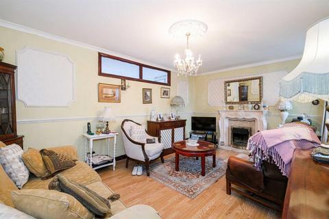 2 bedroom apartment for sale, Chingford Mount Road, Chingford