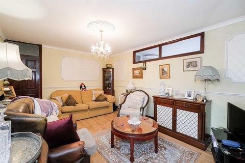 2 bedroom apartment for sale, Chingford Mount Road, Chingford