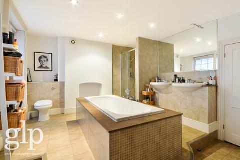 2 bedroom flat to rent, Earlham Street, London, Greater London, Covent Garden, WC2H