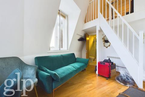 Studio to rent, Shaftesbury Avenue, WC2H