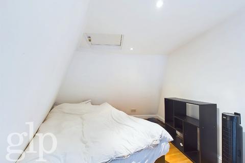 Studio to rent, Shaftesbury Avenue, WC2H