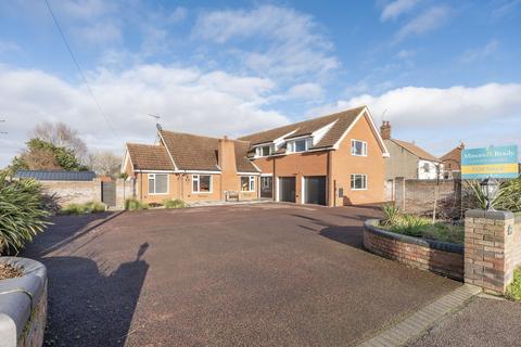 4 bedroom detached house for sale, Yarmouth Road, Ormesby