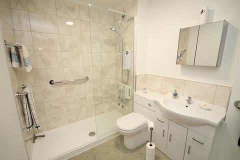 2 bedroom flat for sale, Manor Court, Urmston Lane, M32 9DE