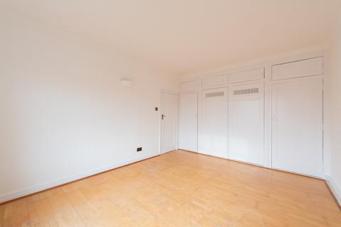 Studio to rent, Holmefield Court, Belsize Grove, London, NW3