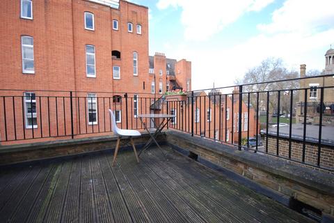 2 bedroom detached house to rent, Offley Road, London SW9
