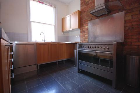 2 bedroom detached house to rent, Offley Road, London SW9