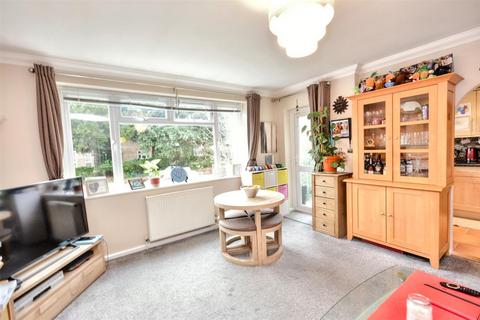 2 bedroom flat for sale, Bedfordwell Road, Eastbourne