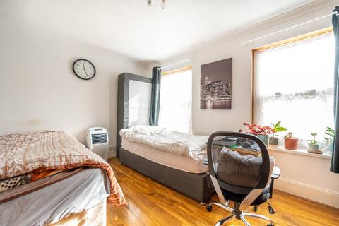 1 bedroom flat for sale, Pearcroft Road, Leyton, London, E11