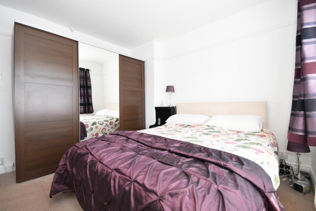 Bedroom 2 02.jpg