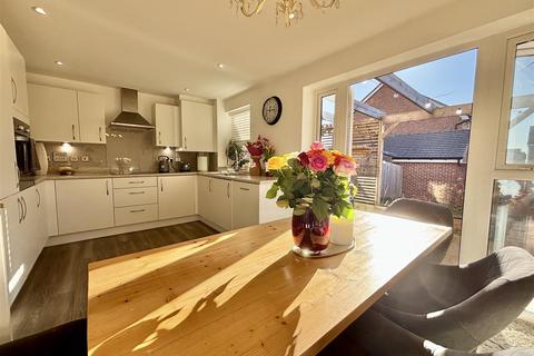 16 Martletts Close, Peacehaven, BN10 8FW