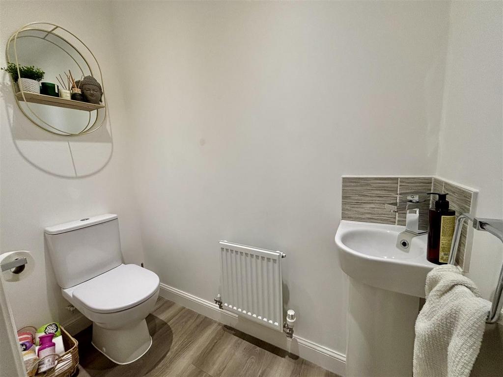 Cloakroom/WC