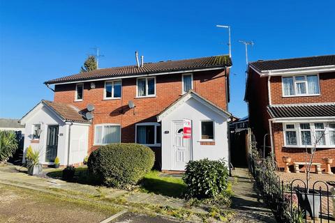 2 bedroom maisonette for sale, Sheringham Close, Crowhill