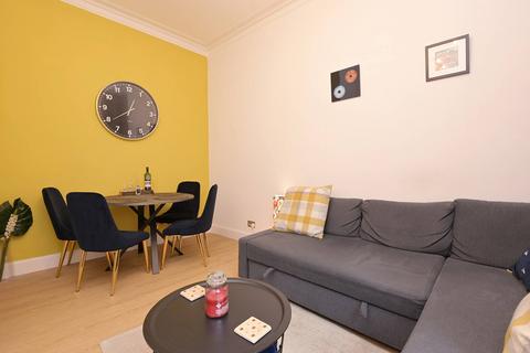 1 bedroom flat for sale, 18/7 Waverley Park, Abbeyhill, Edinburgh, EH8 8ET