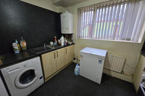 2 bedroom flat to rent, Ryedale House, Batley