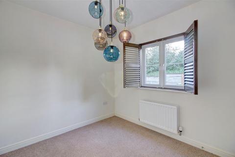 6 Lipman Way, Malmesbury, SN16 9FH