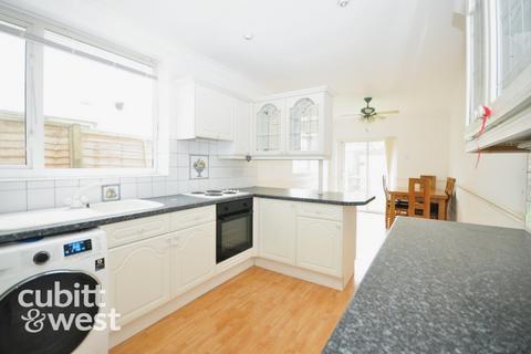 3 bedroom terraced house to rent, Heidelberg Road Southsea PO4