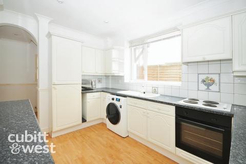 3 bedroom terraced house to rent, Heidelberg Road Southsea PO4