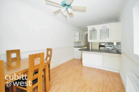 3 bedroom terraced house to rent, Heidelberg Road Southsea PO4