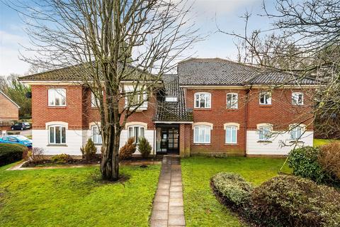 2 bedroom apartment for sale, HAWKS HILL COURT, FETCHAM, KT22