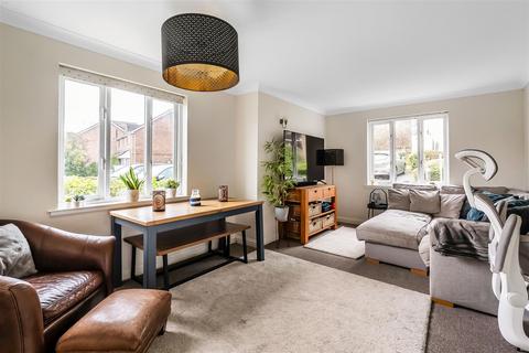 2 bedroom apartment for sale, HAWKS HILL COURT, FETCHAM, KT22