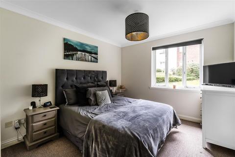 2 bedroom apartment for sale, HAWKS HILL COURT, FETCHAM, KT22