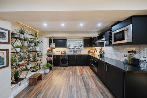 Flat 1, Royal Court, 56 Bugle Street, Southampton, SO14 2DX