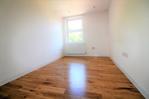 2 bedroom flat to rent, Wellington Road, Enfield EN1