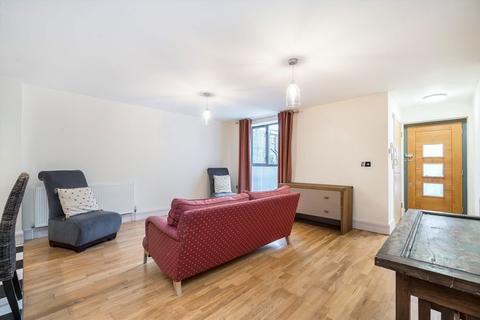 2 bedroom house to rent, Natasha Mews, London SE15